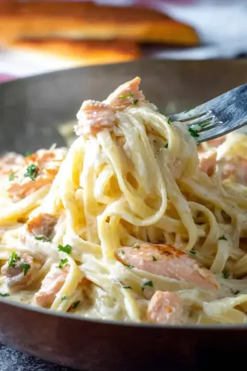 Alfredo Salmon Pasta