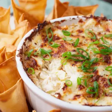 Crab Rangoon Dip and Wonton Chips