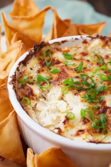 Crab Rangoon Dip and Wonton Chips